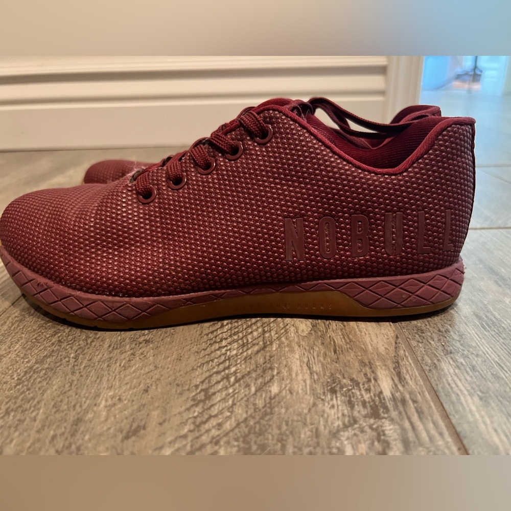 No Bull, low top trainers. In dark red.